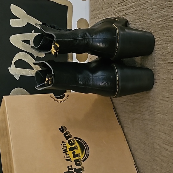 Dr. Marten - Kendra Aunt Sally Black Leather Platform Boots - EUC - Picture 3 of 5